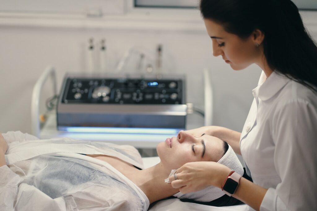 Benefits of Hydrafacial Keravive Scalp